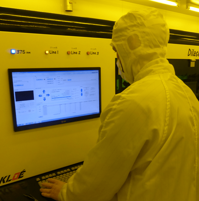 Man using specific software DilaseSoft to manage direct laser writer Dilase 750