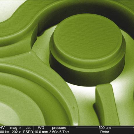 Example of micromechanics structure: watch element with two levels alignment pattern 3