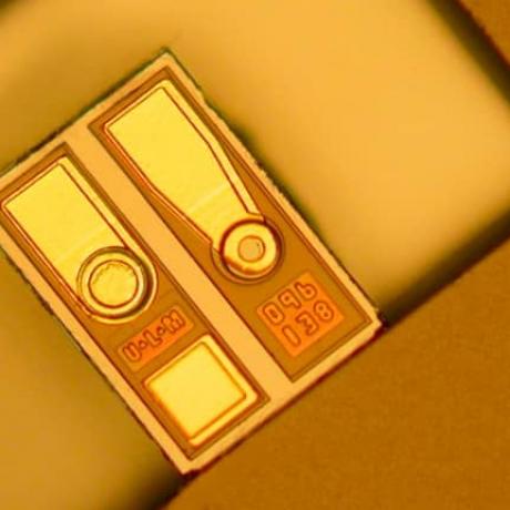 Example of photonics device: optoelectronics integration